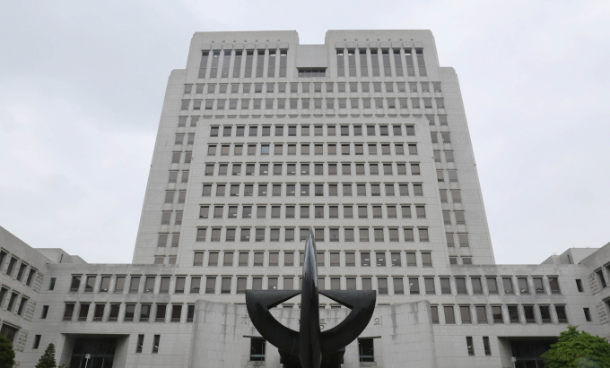 재명 더불어민주당 대통령 후보의 공직선거법 위반 사건 상고심 절차와 민주당의 사법부 압박 등을 논의하기 위한 전국법관대표회의 임시 회의가 소집이 19일 결정됐다. 사진은 이날 서초구 대법원 모습.  /사진=뉴스1