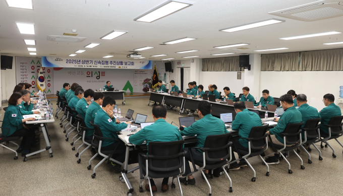 의성군이 김주수 군수 주재로 2025년 상반기 신속집행 추진상황 보고회를 하고 있다./사진제공=경북 의성군