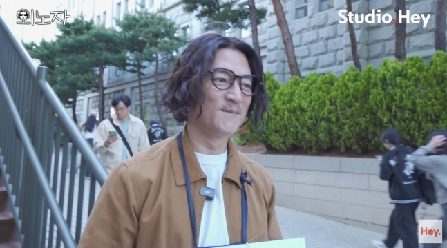 가수 바비킴이 한 대학에서 관객을 모아 하려던 게릴라 콘서트를 취소하는 일이 발생한 가운데, 이를 기획한 제작진을 향한 비판이 쏟아지고 있다. /사진=유튜브 채널 '스튜디오 헤이' 캡처