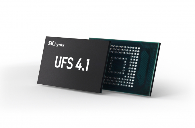 SK하이닉스가 개발한 321단 낸드 기반 UFS 4.1 설루션 제품. /사진=SK하이닉스