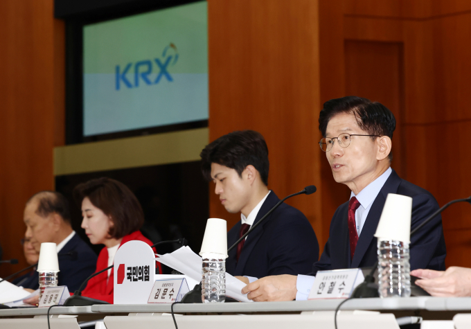  김문수 국민의힘 대선 후보가 22일 서울 여의도 한국거래소에서 열린 중앙선거대책위원회 현장 회의에서 발언하고 있다. /사진=뉴스1