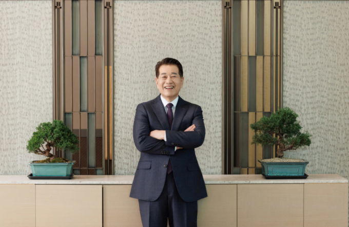 장인화 포스코그룹 회장이 22일 개막한 '2025 글로벌 볼런티어 위크'를 통해 호국보훈 봉사활동에 참여, 광복의 의미를 되새겼다. /사진=포스코홀딩스