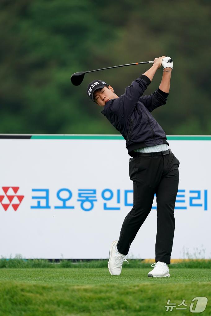 한국오픈 첫날 단독 선두에 나선 정유준(22). (KPGA 제공)