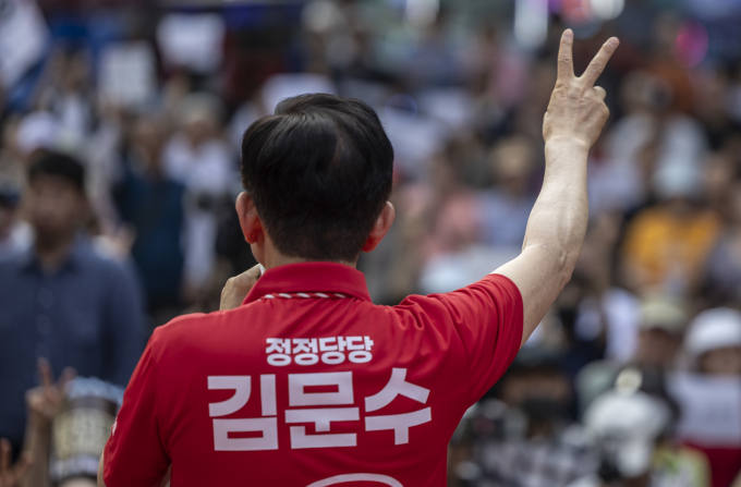 김문수 국민의힘 대선 후보가 국민의힘 전 당원을 대통령 후보 홍보특보로 임명했다. 사진은 지난 22일 경기 광명 유세에 나선 김 후보. /사진=뉴스1(공동취재)