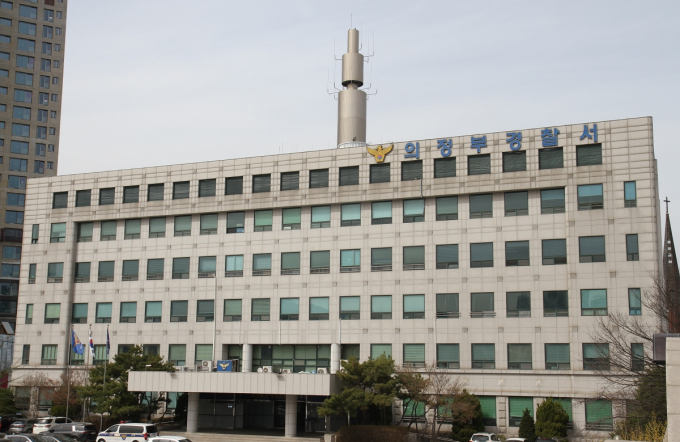 데이트앱에서 만난 남성들에게 결혼을 빙자해 수억원을 뜯은 뒤 잠적한 40대 여성이 검거됐다. /사진=뉴시스