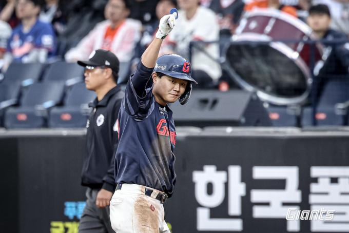 롯데 자이언츠 내야수 손호영이 24일 열린 KBO리그 대전 한화 이글스전에서 5타수 5안타 2타점 2득점으로 활약, 팀의 8-6 역전승을 이끌었다. (롯데 자이언츠 제공)