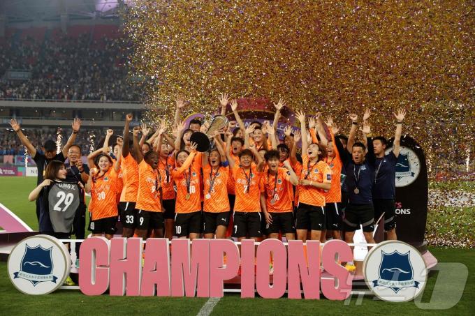 아시아축구연맹(AFC) 여자 챔피언스리그 우승을 차지한 우한 장다. ⓒ AFP=뉴스1