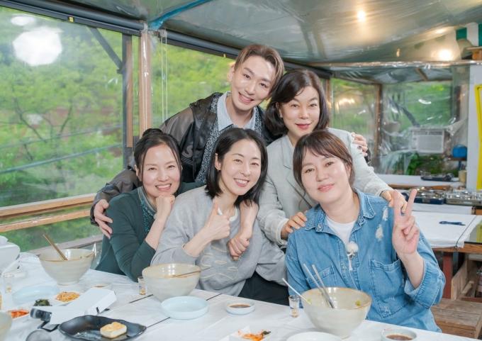 (왼쪽 위부터 시계 방향으로) 김호영, 최화정, 김금순, 강말금, 오민애/ ENA '최화정 김호영의 보고싶었어' 제공