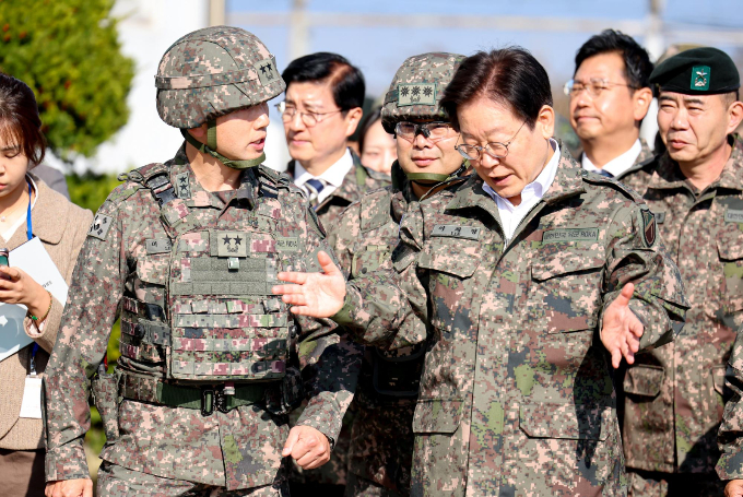 이재명 더불어민주당 대선 후보가 26일 한미연합방위 체제를 통해 북한의 위협에 대비하겠다고 밝혔다. 사진은 지난해 10월 이 후보가 당시 당 대표였던 시절 인천 육군 제17사단 3경비단에 방문한 모습. /사진=더불어민주당