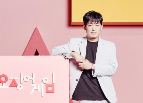배우 허성태가 넷플릭스 시리즈 '오징어게임'에서 자신의 베드신을 본 아내의 반응을 SBS 예능 프로그램 미운 우리 새끼에서 언급해 화제가 되고 있다. 사진은 배우 허성태가 2021년 9월15일 15일 온라인 생중계로 진행된 넷플릭스 '오징어 게임' 제작발표회에 참석해 포즈를 취하고 있는 모습. /사진=넷플릭스