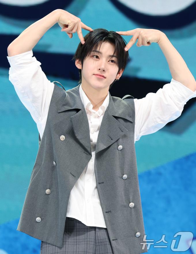 그룹 킥플립 계훈이 26일 오후 서울 광진구 YES24 라이브홀에서 열린 새 앨범 'Kick Out, Flip Now!' 발매 기념 쇼케이스에서 포즈를 취하고 있다. 2025.5.26/뉴스1 ⓒ News1 권현진 기자