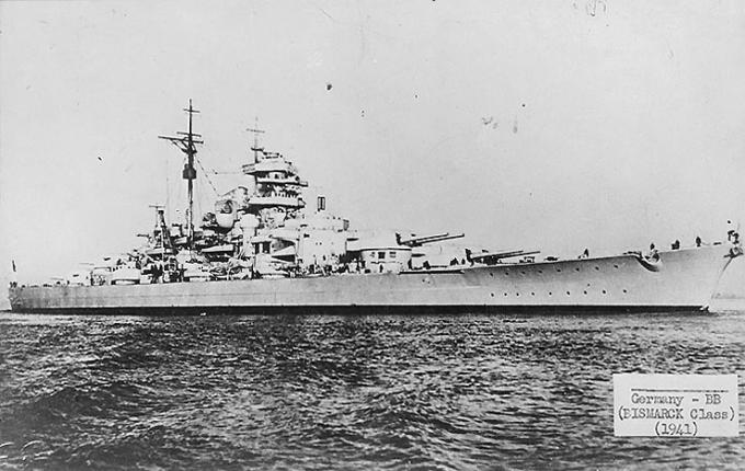 비스마르크호 (출처: Unverified, Photo # NH 59671, Public domain, via Wikimedia Commons)