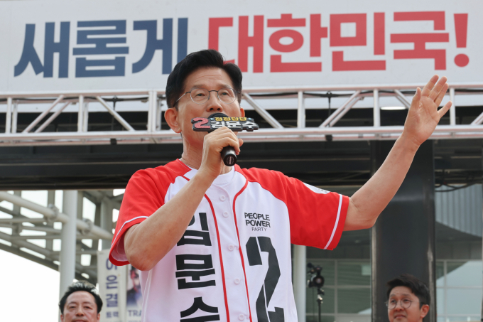 국민의힘이 27일 관광산업 활성화 공약을 공개했다. 사진은 전날 경기 용인 유세를 진행하는 김문수 국민의힘 대선 후보. /사진=뉴시스(공동취재)