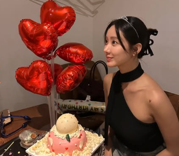 배우 한그루가 도발적인 매력으로 눈길을 끌었다. /사진=한그루 인스타그램