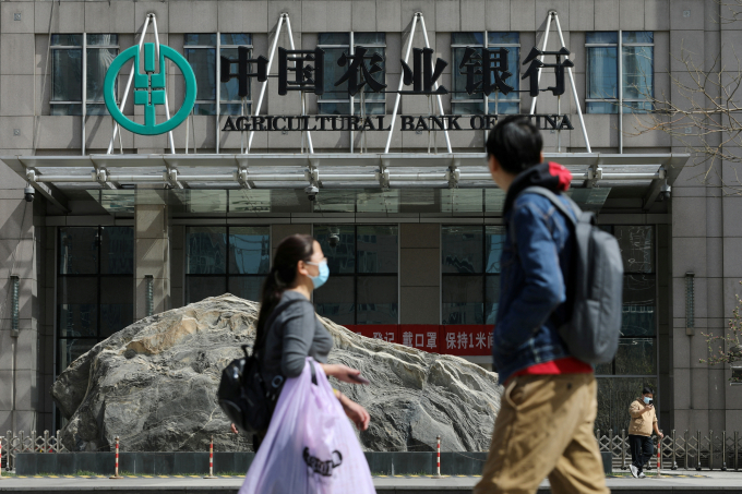중국 한 은행에서 중병에 걸린 62세 중국인 여성이 직접 방문 요청에 은행을 찾았다가 사망했다. 사진은 중국농업은행 로고. /사진=로이터