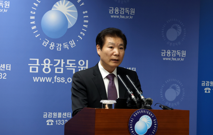  김병칠 금융감독원 부원장이 17일 오후 서울 여의도 금감원 브리핑룸에서 부동산 PF 상황 점검회의 관련 브리핑을 하고 있다./사진=뉴스1