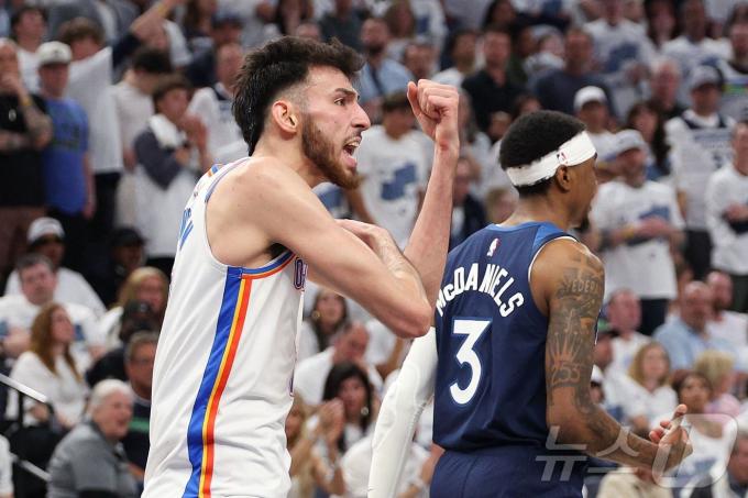 오클라호마시티 선더는 13년 만에 NBA 파이널 무대 진출까지 1승만을 남겨뒀다. ⓒ AFP=뉴스1