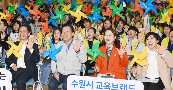  지난 3월 청개구리 스펙 청소년 지원단 위촉식에 참석한 이재준 수원시장. /사진제공=수원시