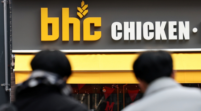 다이닝브랜즈그룹 bhc치킨이 6월 초부터 국내 치킨 프랜차이즈 최초로 자율가격제를 시행한다. /사진=뉴스1