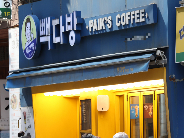 '빽다방'이 아메리카노를 500원에 파는 등 할인 행사에 나섰지만, 일부 누리꾼들의 반응이 좋지 않다. 사진은 지난해 5월28일 오후 서울시내 한 빽다방. /사진=뉴시스