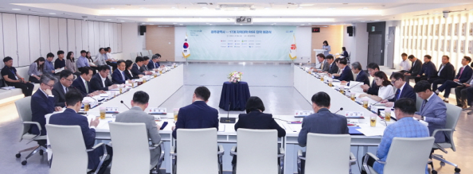 강기정 광주광역시장이 27일 오후 시청 중회의실에서 열린 '광주 RISE사업 협약식'에 참석해 인사말을 하고 있다./사진=광주시