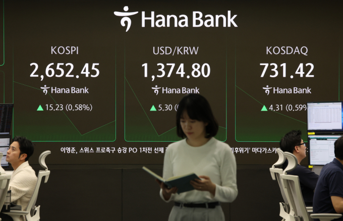 사진은 28일 서울 중구 하나은행 딜링룸. /사진=뉴시스