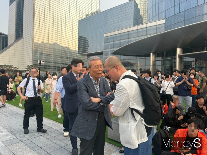 김종인 전 국민의힘 비상대책위원장이 28일 이준석 개혁신당 대선 후보의 서울 강남 테헤란로 유세 현장에 등장했다. /사진=김서연 기자 