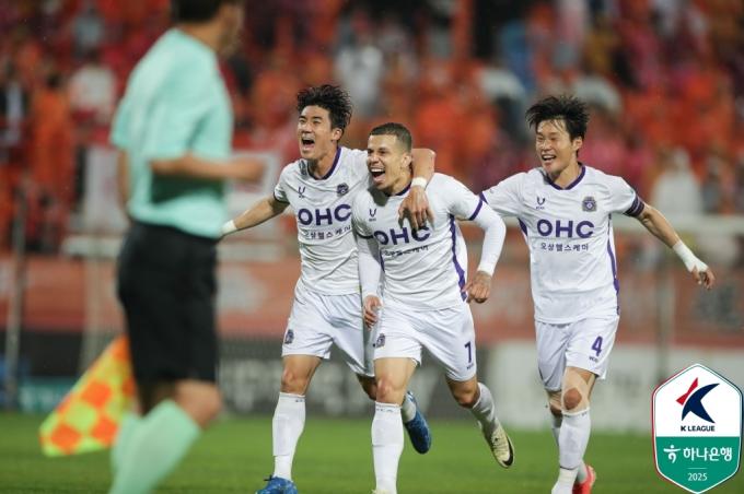 안양이 강원을 상대로 3-1 승리를 거뒀다.(한국프로축구연맹 제공)