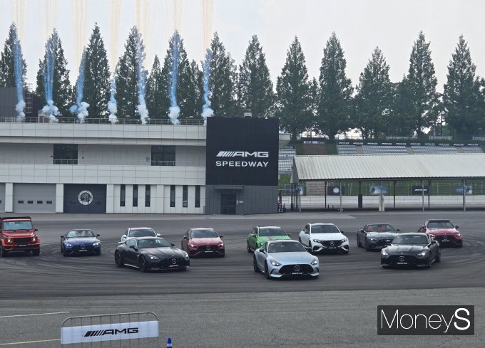 경기도 용인에 위치한 벤츠 AMG 스피드웨이는 4.3㎞ 길이의 트랙과 16개의 코너를 갖춰 AMG 모델의 성능을 온전히 체험할 수 있다./사진=김이재 기자