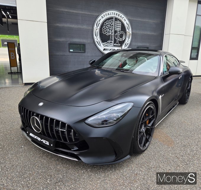  2세대 완전변경 GT 출시 기념 10대 한정으로 선보이는 메르세데스-AMG GT 55 4MATIC+ 론치 에디션의 모습./사진=김이재 기자 