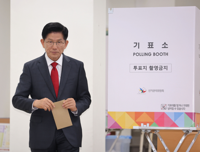 김문수 국민의힘 대선 후보가 29일 인천 계양에서 사전투표를 마쳤다. /사진=뉴시스(공동취재)