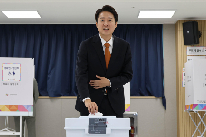  이준석 개혁신당 대선 후보가 29일 오전 경기 화성시 동탄9동 행정복지센터에 마련된 사전투표소에서 투표를 하고 있다. /사진=공동취재