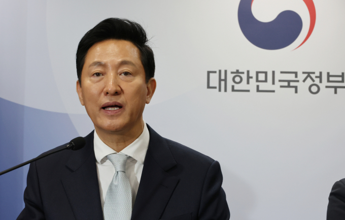 서울시의 소셜믹스 정책 변경으로 논란이 일면서 오세훈 시장은 제도 유연화를 시사했다. 사진은 오세훈 서울시장이 지난 3월19일 정부서울청사에서 주택시장 안정화 방안에 대해 브리핑하는 모습. /사진=뉴시스
