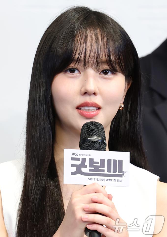 배우 김소현이 29일 서울 구로구 더링크서울 트리뷰트 포트폴리오 호텔에서 열린 JTBC 새 토일드라마 '굿보이' 제작발표회에서 인사말을 하고 있다. '굿보이'는 특채로 경찰이 된 전직 국가대표 선수들이 메달 대신 경찰 신분증을 목에 걸고, 비양심과 반칙이 판치는 세상에 맞서 싸우는 코믹 액션 청춘 수사극이다. 2025.5.29/뉴스1 ⓒ News1 권현진 기자