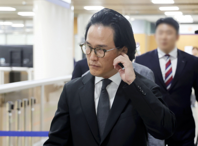 조현범 한국앤컴퍼니그룹 회장이 200억원대 횡령·배임 혐의로 1심 재판서 징역 3년을 선고 받았다. 사진은 조 회장이 29일 오후 서울 서초구 서울중앙지방법원에서 열린 200억원대 횡령·배임 혐의 관련 선고 공판에 출석하던 모습. /사진=뉴시스