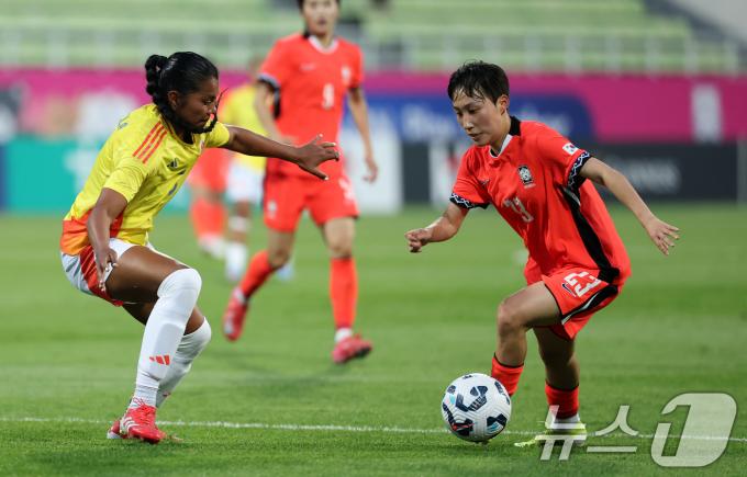 30일 오후 인천시 남동구 남동아시아드럭비경기장에서 열린 쿠팡플레이 