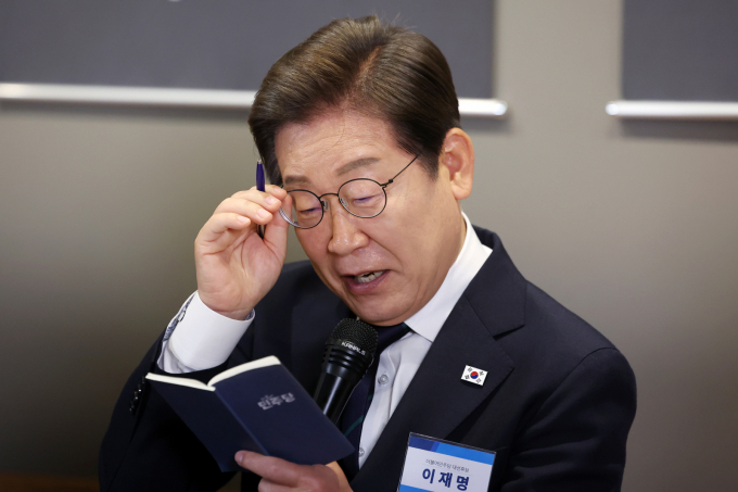 3주라는 짧은 공식 선거운동 기간 동안 더 많은 유권자에게 다가가기 위해 일정은 밀도 높게 채웠다. 사진