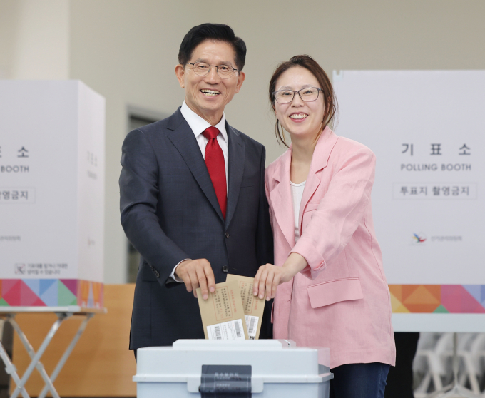 사진으로 보는 '3색' 유세 대전… 대선 주자 3인, '광장·시장·캠퍼스' 누볐다