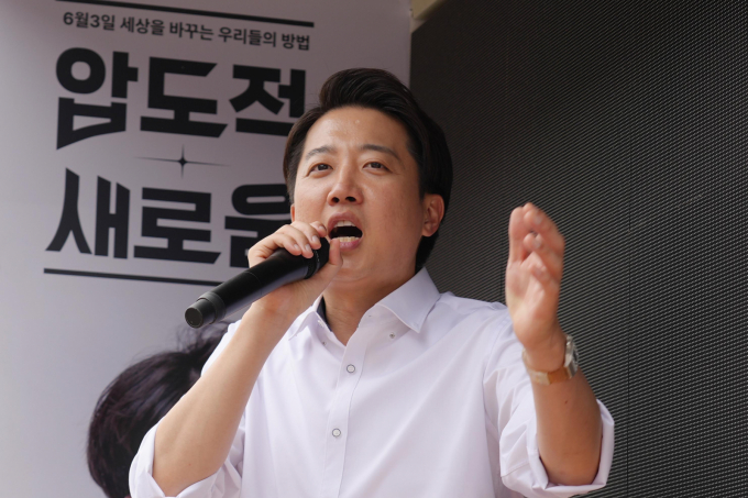 사진으로 보는 '3색' 유세 대전… 대선 주자 3인, '광장·시장·캠퍼스' 누볐다