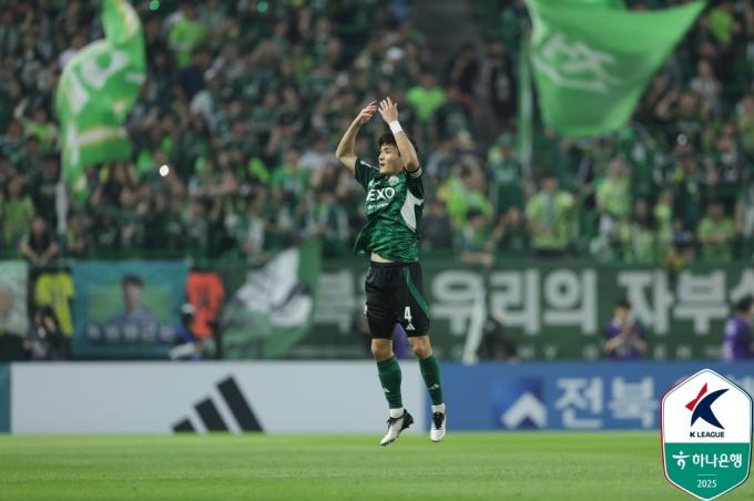 현대가 더비에서 결승골을 넣은 전북 현대 주장 박진섭. (한국프로축구연맹 제공)