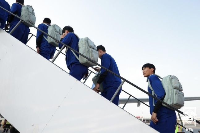 전세기를 타고 이동하는 축구대표팀(대한축구협회 제공)