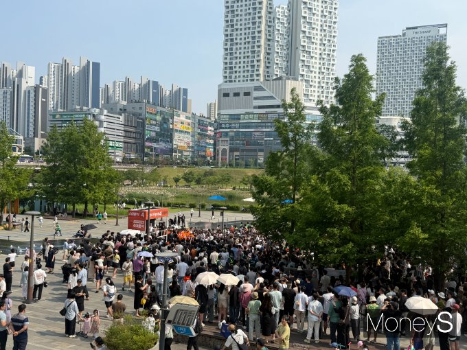 이날 동탄호수공원 유세에는 가족 단위 시민을 중심으로 수백명의 인파가 몰렸다. /사진=김서연 기자 