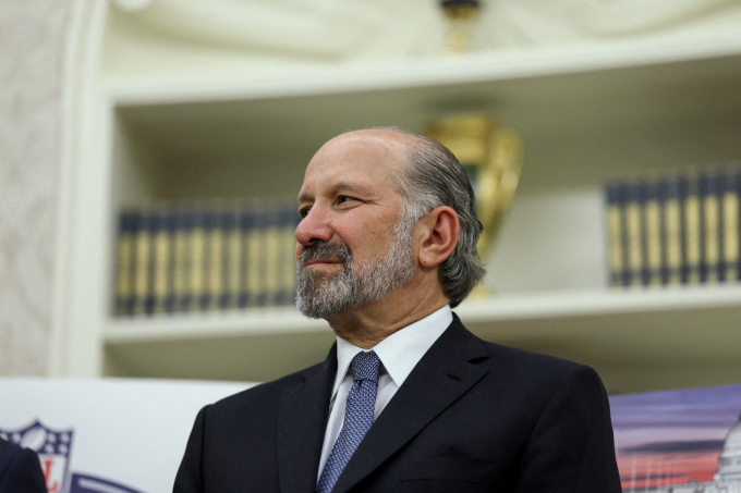 US Trade: Secretary of State Warns on Tariffs & Customs Uncertainty