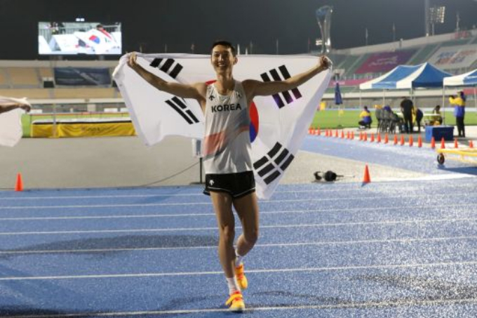  대한민국 남자 높이뛰기 간판 우상혁 선수가 지난달 29일 구미에서 열린 '2025 구미아시아육상경기선수권대회'에서 대한민국 남자 높이뛰기 간판 우상혁 선수가 우승을 차지하며 대회 2연패를 기록했다. /사진제공=용인특레시 