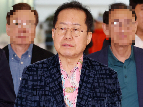 홍준표 전 대구시장이 제21대 대선 출구조사 결과가 발표된 후 소감을 밝혔다. 사진은 홍준표 전 대구시장이 지난달 10일 오후 인천국제공항 제1여객터미널을 통해 미국으로 출국하고 있는 모습. /사진=뉴시스