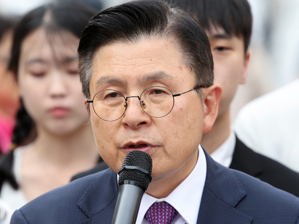21대 대선에 출마했다가 사퇴한 황교안 전 국무총리가 대선 투표가 마감되자마자 또 '부정선거론'을 주장했다. 사진은 황교안 무소속 대통령 후보가 지난 1일 오후 서울 종로구 광화문 광장에서 후보 사퇴 및 김문수 국민의힘 후보 지지, 신당 창당 관련 긴급 기자회견을 하고 있는 모습. /사진=뉴스1