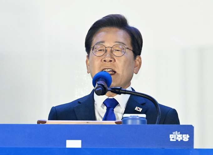 4일 오전 2시30분 제21대 대통령 선거의 승자는 이재명 당선인으로 확정됐다. 사진은 이날 서울 여의도 국회 앞에서 열린 국민 개표방송 행사에서 연설하는 모습. /사진=공동취재