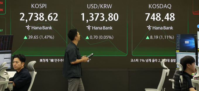 4일 오전 서울 중구 하나은행 딜링룸. /사진=뉴시스