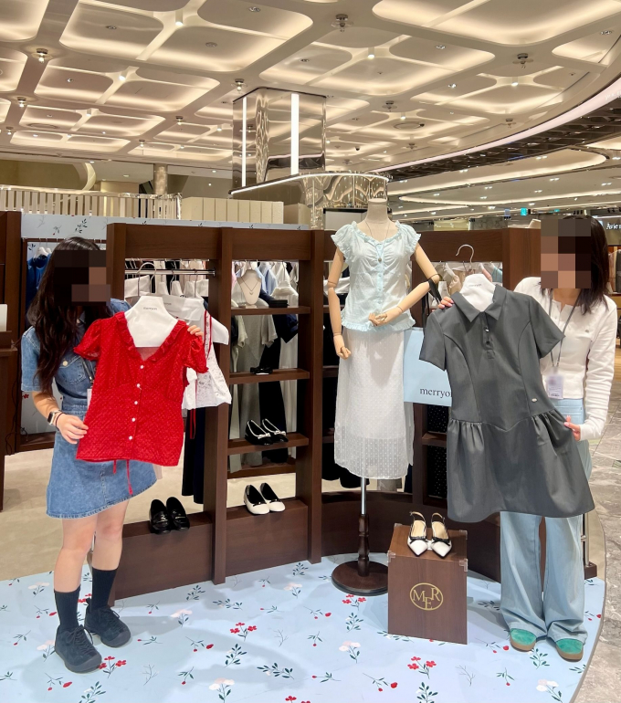 메리온 매장 직원이 제품을 선보이고 있다./사진=신세계센텀시티