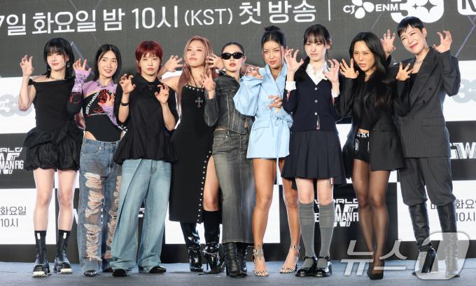 리더즈 범접의 모니카(왼쪽부터)와 립제이, 아이키, 가비, 리정, 리헤이, 노제, 허니제이, 효진초이가 27일 서울 강남구 논현동 SJ쿤스트할레에서 열린 Mnet '월드 오브 스트릿 우먼 파이터' 제작발표회에 참석해 포즈를 취하고 있다. 2025.5.27/뉴스1 ⓒ News1 권현진 기자